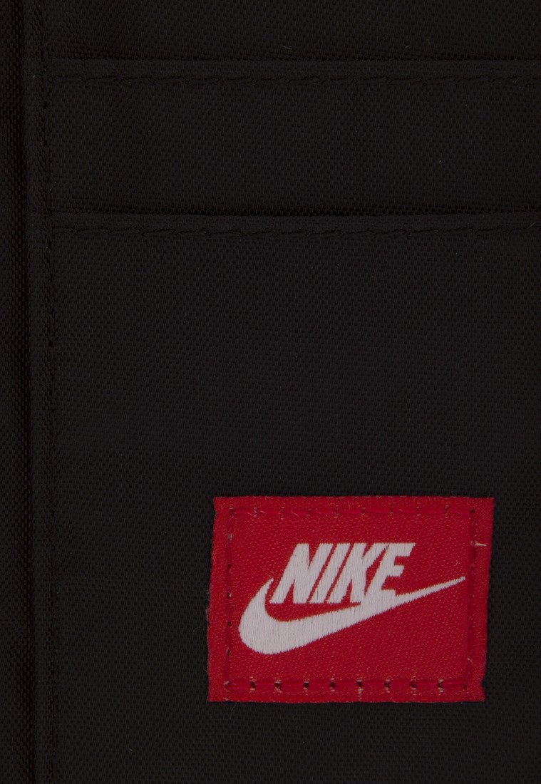 corazón perdido Aplastar astronauta Billetera Nike Futura Logo Wallet Rojo-Blanco - Compra Ahora | Dafiti  Colombia