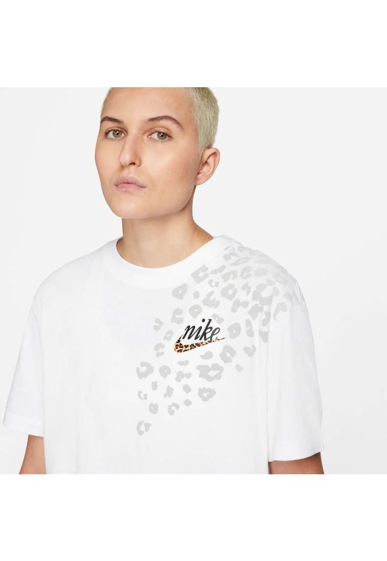 CAMISETA NIKE MUJER BOYFRIEND PATCH - Compra Ahora | Dafiti Colombia