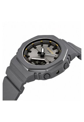 Reloj G-Shock Modelo GMA-P2126W-8ADR Gris Mujer