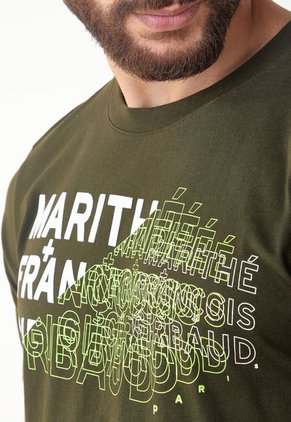 Camiseta Verde Oscuro-Blanco-Amarillo Neón MARITHE FRANCOIS GIRBAUD