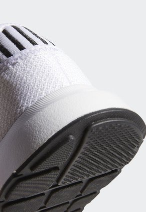 Tenis Lifestyle Blanco-Negro adidas Originals Swift Run X