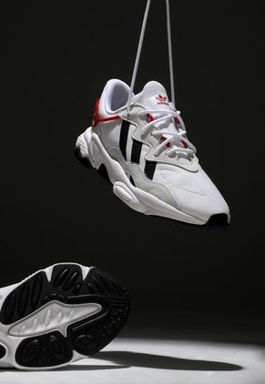 Tenis Lifestyle Blanco-Rojo-Negro adidas Originals Ozweego