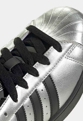 Tenis adidas Originals Superstar II Plateado