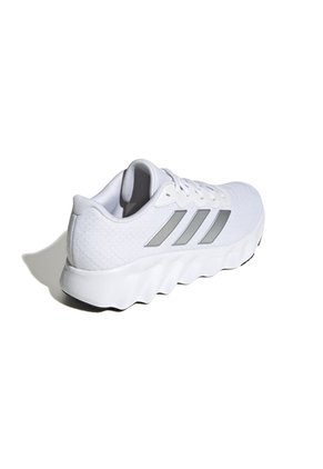 TENIS ADIDAS MUJER ID5257 SWITCH MOVE Talla 5