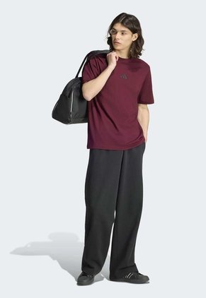 Camiseta adidas Sportswear Essentials Vinotinto