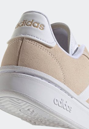 Tenis Lifestyle Beige-Blanco adidas Performance Grand Court Alpha