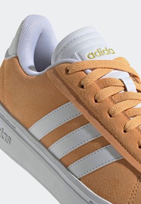 Tenis Lifestyle Naranja-Blanco adidas Performance Grand Court Cloudfoam Comfort