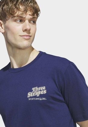 Camiseta adidas Sportswear Graphic Sports Bar Pool Azul