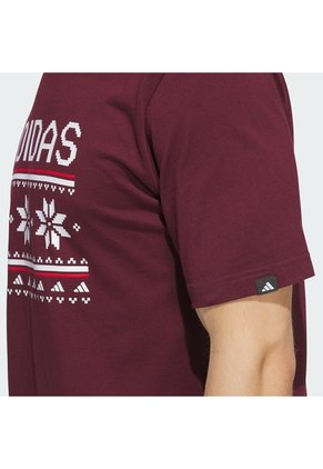 Camiseta Vinotinta Adidas Graphic Holiday Estampada Hombre