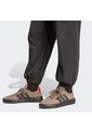 Pantalón Negro Adidas Elevated Tejido Audi Revolut F1 Team Hombre de adidas Performance