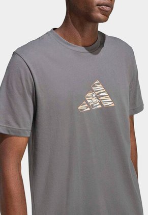 Camiseta adidas Sportswear Graphic Camo Explorer Gris