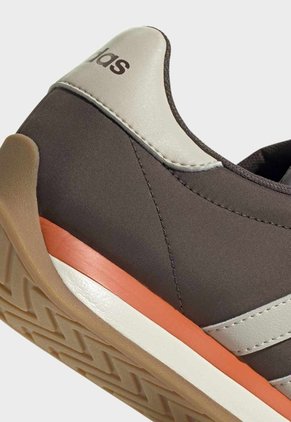 Tenis Lifestyle adidas Sportswear Runvista Marrón