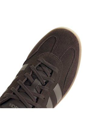 TENIS ADIDAS HOMBRE KK2282 BARREDA Talla 7
