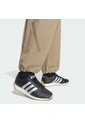 Pantalón Beige Adidas Z.N.E. Tejido Mujer de adidas Performance