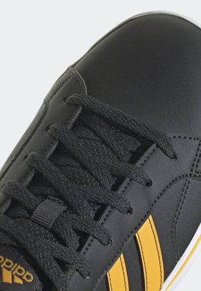 Tenis Lifestyle Negro-Mostaza-Blanco adidas Performance VS Pace 2.0