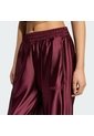Pantalón Vinotinto Adidas Seasonal Essentials Satén Mujer de Adidas Sportswear
