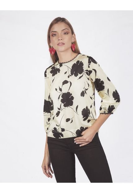 blusas negras con flores