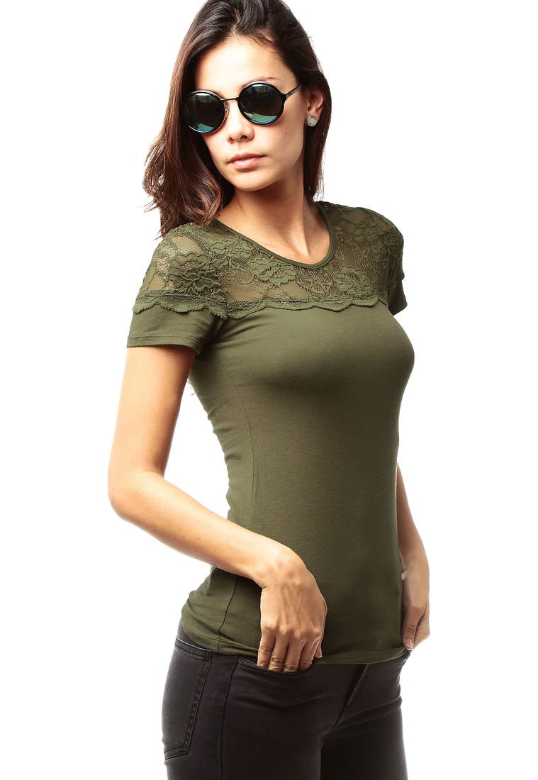 outfit blusa verde militar