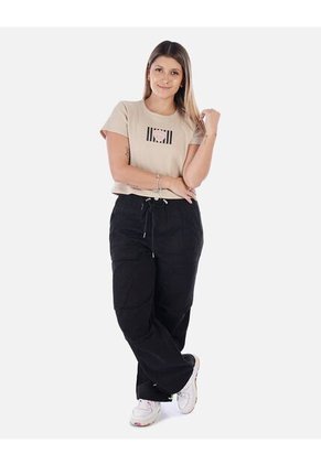 Camiseta Con Mangas Cortas Y Cuello Redondo