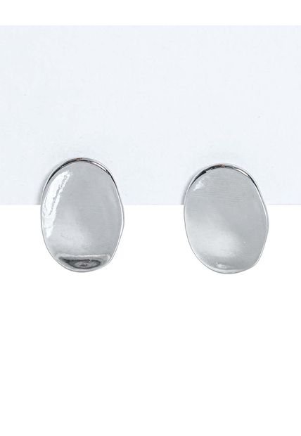 Aretes Plateado Con Forma Ovalada