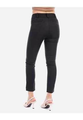 Pantalón Femenino Ajustado Con Fit Estilizado