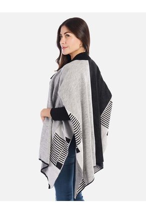 Ruana Tejida Con Caída Amplia Y Elegante