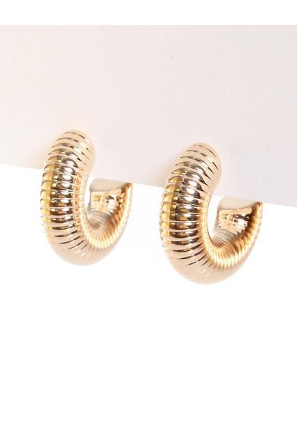 Aretes Medio Aro Con Textura Acanalada