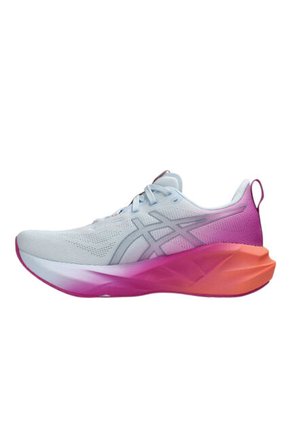 Tenis Asics Novablast 5 Mujer-Celeste/Fucsia