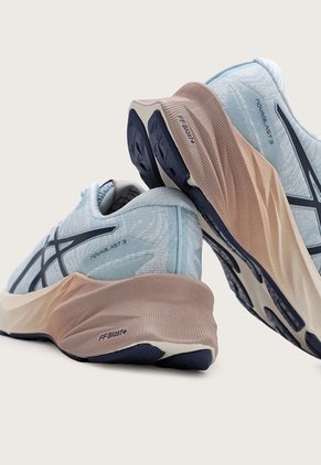 Tenis Running Celeste-Marfil-Azul asics Novablast 3