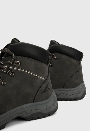 Bota Outdoor Gris-Negro ATHLETIC