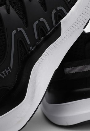 Tenis Running Negro-Blanco ATHLETIC Akin