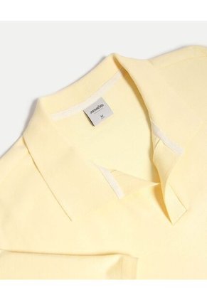 Polo Para Hombre Cuello Tejido Sin Bolsillo Color Amarillo Marca Atmos #32110011