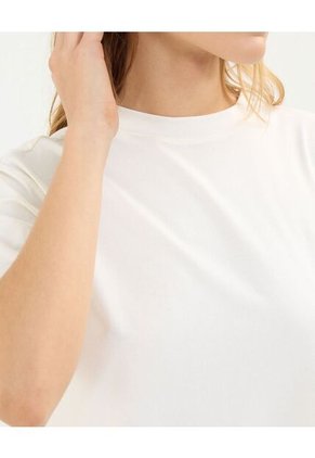 Camiseta Para Mujer Manga Corta Cuello Redondo Color Marfil Marca Atmos #31090215