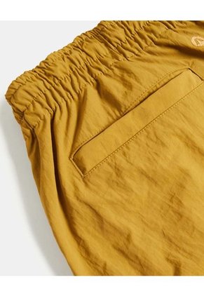 Bermuda Para Hombre Cargo Color Dorado Marca Atmos #32100101