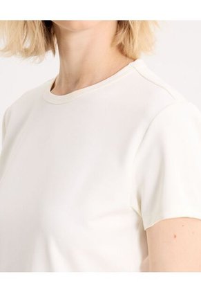 Camiseta Crop Manga Corta Plush  Para Mujer Marfil Atmos