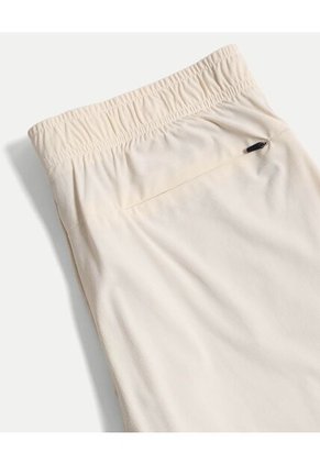 Bermuda Para Hombre Biker Interno Largo Color Crema Marca Atmos #32100147