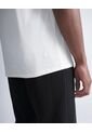 Camiseta Regular Fit Manga Corta  Para Hombre Marfil Atmos de Atmos