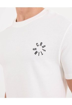 Camiseta Para Hombre Manga Corta Cuello Redondo Color Marfil Marca Atmos #32090218