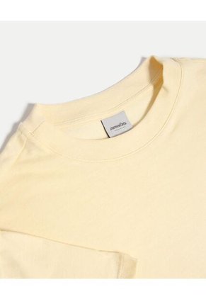 Camiseta Para Mujer Manga Corta Cuello Redondo Color Crema Marca Atmos #31090289