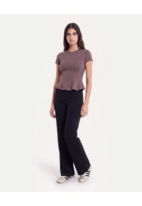 Camiseta Manga Corta Con Vuelo Dinámica  Para Mujer Café Atmos