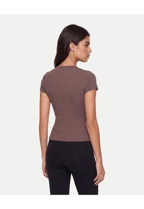 Camiseta Manga Corta Con Vuelo Dinámica  Para Mujer Café Atmos