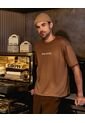 Camiseta Manga Corta Relaxed Fit  Para Hombre Mocca Atmos de Atmos