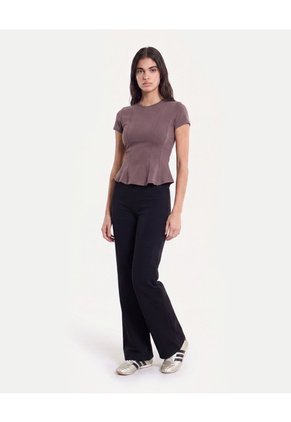 Camiseta Manga Corta Con Vuelo Dinámica  Para Mujer Café Atmos