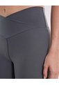 Leggins Pretina Cruzada Aerius Skin  Para Mujer Gris Atmos de Atmos