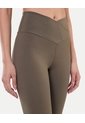 Leggings Flare Pretina Cruzada  Para Mujer Gris Atmos de Atmos