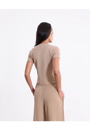 Camiseta Crop Manga Corta Plush Para Mujer  Deportiva  Color Beige Marca Atmos