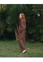 Pantalón Training Aeroflow Bota Amplia Para Mujer  Deportiva  Color Café Marca Atmos de Atmos