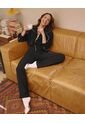Pantalón Amplio Básico Con Venas Plush  Para Mujer Negro Atmos de Atmos