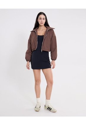 Chaqueta Crop Cuello Alto Ligera  Para Mujer Café Atmos