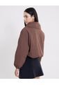 Chaqueta Crop Cuello Alto Ligera  Para Mujer Café Atmos de Atmos